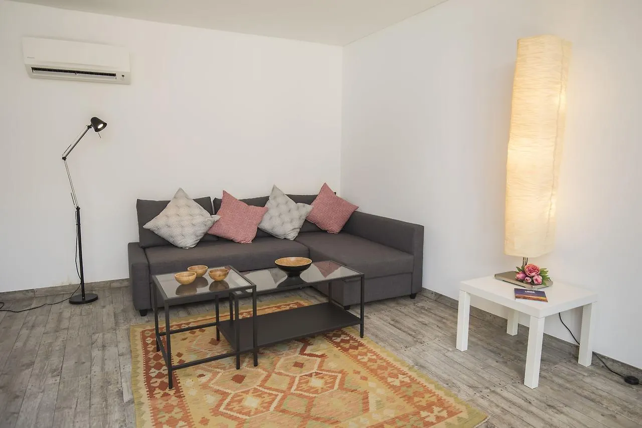 Lovelystay - Artsy Real Lisboa 0*,